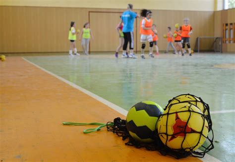 De Ce Sunt Fetele Noastre Atat De Bune La Handbal Istoria Handbalului