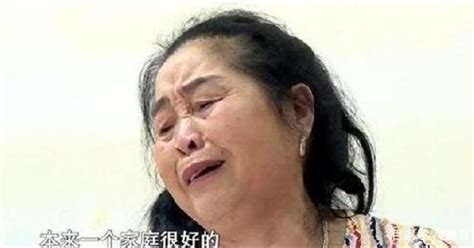 為嫁31歲小夥！47歲大娘不惜拋夫棄子「與兒女決裂」 再婚11年後「哭著說後悔」