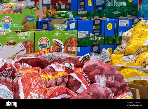 Sams club boxed produce hi-res stock photography and images - Alamy