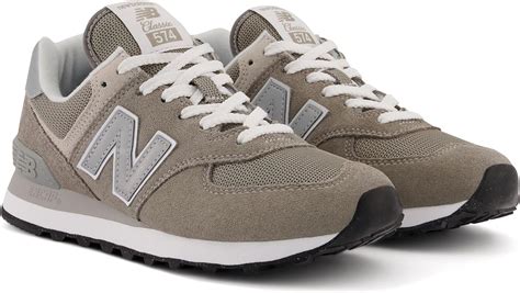 New Balance Women S V Essential Sneaker Allears Net