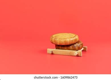 Pink Toaster Whole Wheat Bread Bouncing Stock Illustration 1610591686