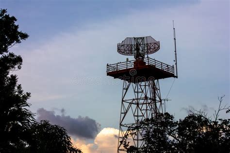 Torre Del Radar Del Aeropuerto Foto De Archivo Imagen De Torre