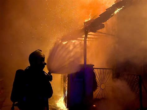 Feuerwehreinsatz Dachstuhl Eines Hauses In Ollersdorf Stand In Flammen