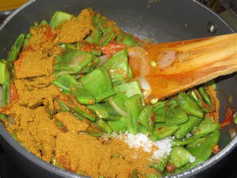 Chapparada Avarekai / Flat Beans Curry (Dry) ~ Enjoy cooking