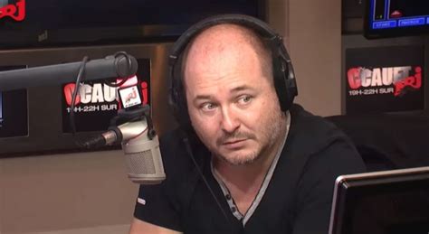 Pour R Ussir La Radio Il Faut Que Tu Le Fasses Une Jeune Femme