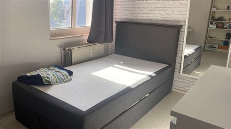 Helles Sch Nes Zimmer In Berufst Tigen Wg In Qm Wohnung Sch Ner