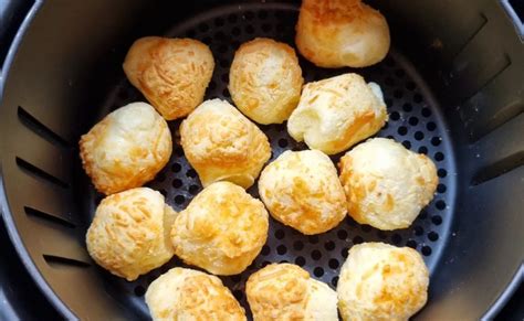 Pão de queijo caseiro na airfryer do jeitinho mais suculento que o