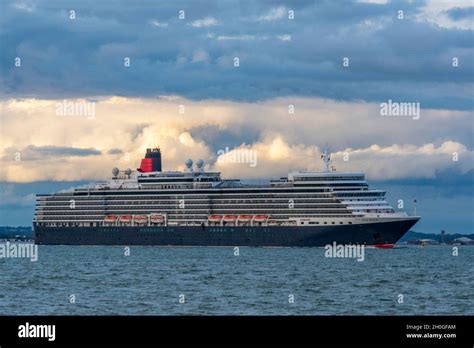 Cunard Cruise Liner Or Passenger Cruise Ship Queen Elizabeth Leaving