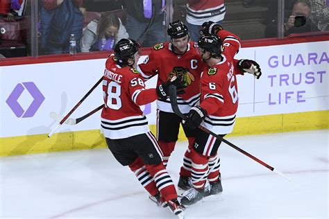 Toews Goal In Ot Gives Blackhawks 2 1 Win Over Kings Ap News