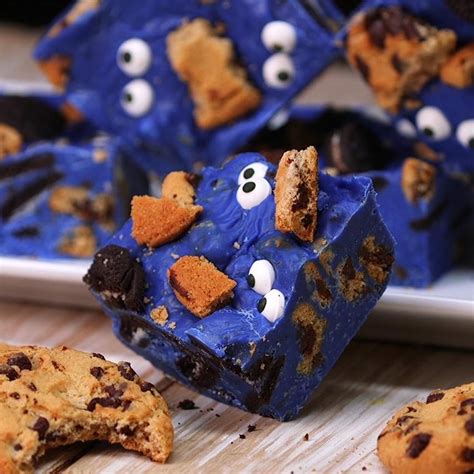 Cookie Monster Fudge Is A Fun Halloween Treat