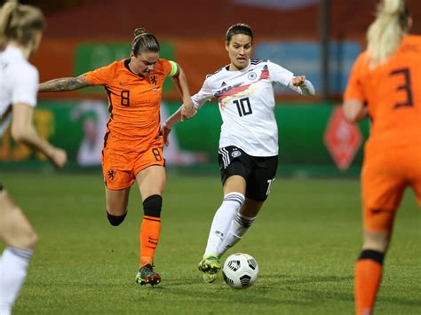 Frauen WM 2027 DFB bewirbt sich mit Dortmund Duisburg Düsseldorf und