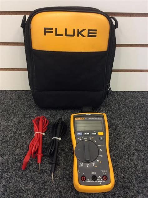 Fluke 117 Electricians True RMS Digital Compact Commercial Multimeter