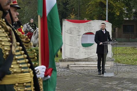 Nnepi M Sor S Koszor Z S Gy Eml Keztek Zdon Az Os Forradalom