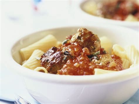 Pasta with Tomato Sauce and Meatballs recipe | Eat Smarter USA