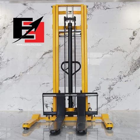 Straddle Pallet Stacker Wide Straddle East Elite