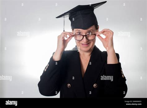 Femme mature avec des lunettes Banque de photographies et dimages à haute résolution Alamy