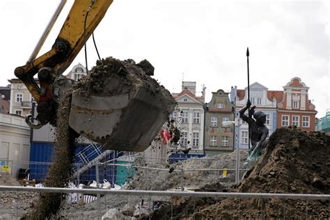 Pozna Wielki Plac Budowy Na Starym Rynku W Poznaniu Tury Ci Jak Tu