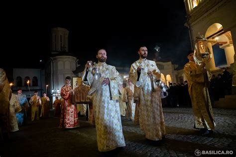 Procesiune cu Moaștele Sfinților Trei Ierarhi FOTO Basilica ro