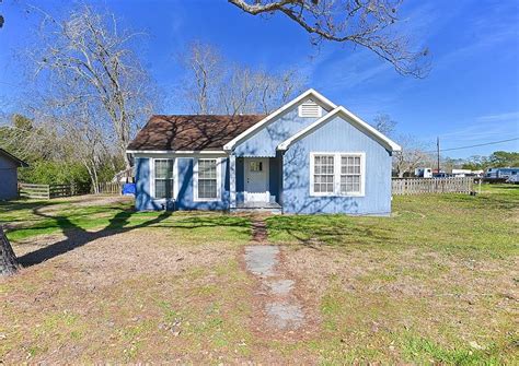 618 W Fisher St Bellville Tx 77418 Mls 79423948 Zillow