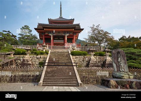 KYOTO JAPÓN 18 DE OCTUBRE de 2019 Las escaleras a la Puerta Oeste