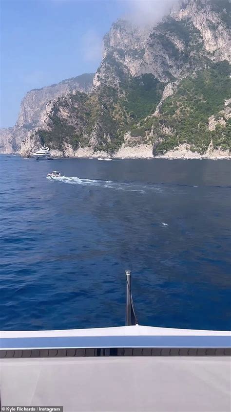 Kyle Richards 54 Shows Off Her Gym Honed Figure In A Skimpy Black Bikini As She Lifts Weights