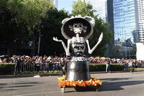 Gran desfile de Día de Muertos 2024 en CDMX conoce la fecha ruta y