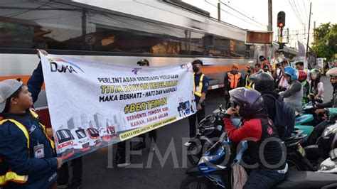 Sosialisasi Keselamatan Di Perlintasan Sebidang Kai Foto Tempo Co