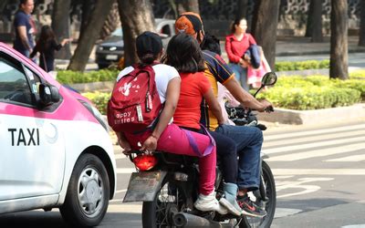 Advierten Multas A Motociclistas Que Transporten A Menores De Edad