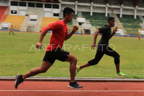 LATIHAN ATLET ATLETIK ACEH JELANG PON PAPUA ANTARA Foto