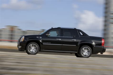 Cadillac Escalade EXT Drivers Spend $5,814 on Aftermarket Accessories ...