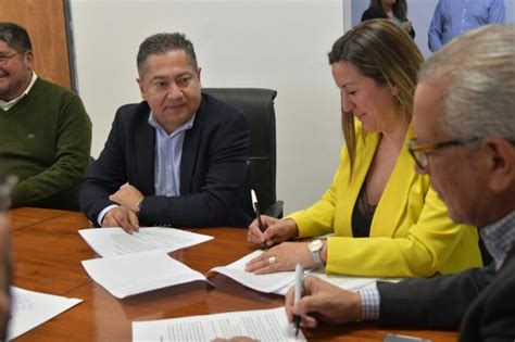 Susana Zenteno Firm Convenio Con Isauro Molina La Primera Tecnoteca