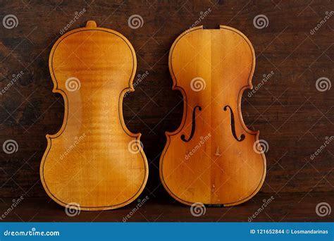 Duas Plataformas Parte Superior E Parte Traseira Do Violino No Fundo De