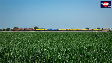 Westbound Ns Intermodal Train At Henrietta Mo With A Pair Flickr