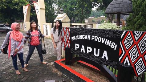 Keong Mas Anjungan Papua Tmii Wonderful Jakarta Youtube