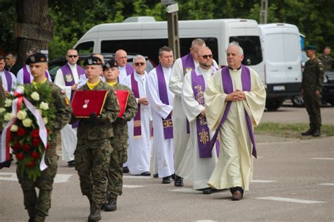 Uroczysto Ci Pogrzebowe Sier Mateusza Sitka W Miejscowo Ci Nowy