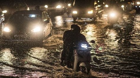 Heavy Rainfall Leads To Waterlogging In Parts Of Hyderabad Hyderabad