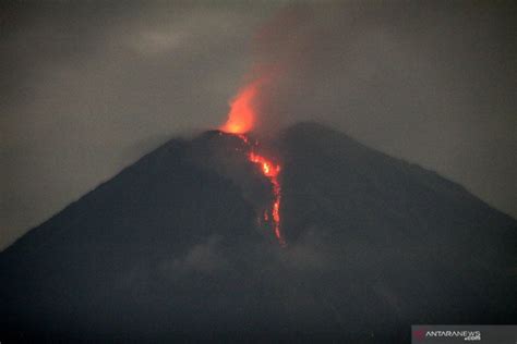 Gunung Semeru Kembali Luncurkan Awan Panas Sejauh Tiga Kilometer