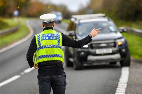 Police Set Up Checkpoints To Catch Lockdown Flouters Amid Sunshine