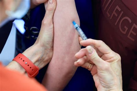 Opération vaccination rougeole à lécole primaire La Presse