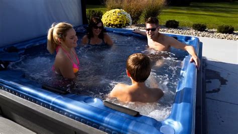 7 Tips To Help You Throw The Perfect Hot Tub Party