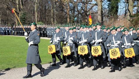 Stabsmusikkorps of the Bundeswehr with the Wachbataillon in Berlin [1. ...