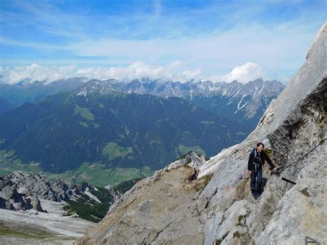 Abstieg vom Serles zum Serlesjöchl Blick nach Westen hikr org