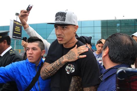 Selecci N Peruana Paolo Guerrero Lleg A Lima Con Fuerte Dolor En El