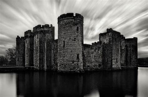 16 Magnificent Black And White Photos Of Castles And Bridges Black