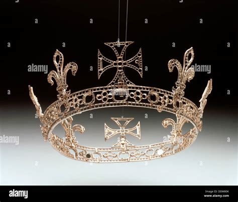 Queen victorias crown hi-res stock photography and images - Alamy