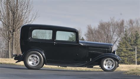 1932 Ford Tudor Sedan F381 Indy 2012