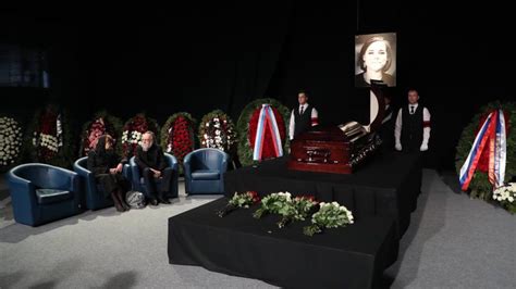 Russia Funerali Darya Dugina Ultimo Saluto Di Alexander Dugin Alla Figlia