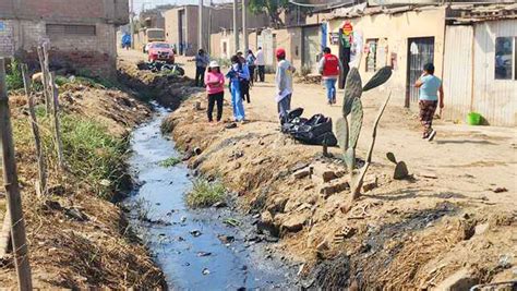 Clausuran nueve tuberías clandestinas que dañaban canal de riego en