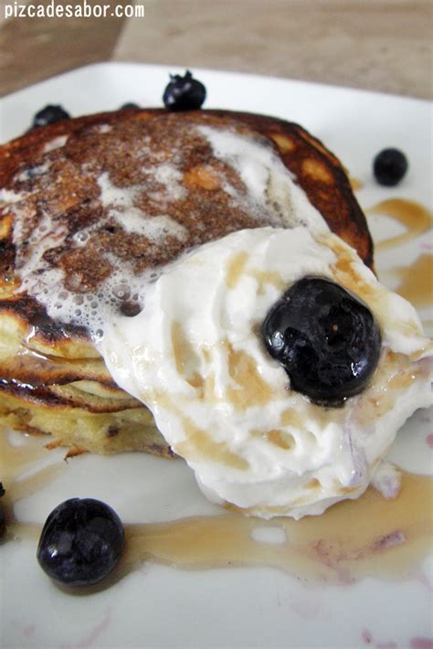 Hot Cakes Saludables Con Yogurt Y Moras Azules Pizca De Sabor