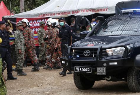 Tanah Runtuh Di Batang Kali Mangsa Ke Ditemukan Berpelukan Dengan